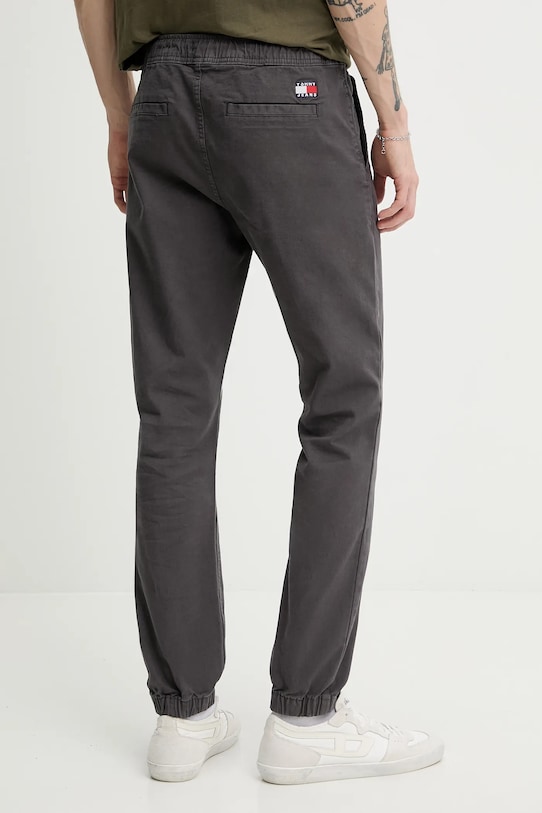 Odzież Tommy Jeans spodnie DM0DM23102 szary