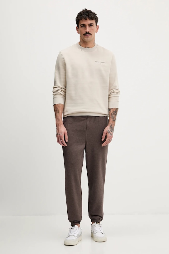 Tommy Jeans spodnie dresowe DM0DM22358 brązowy SS26