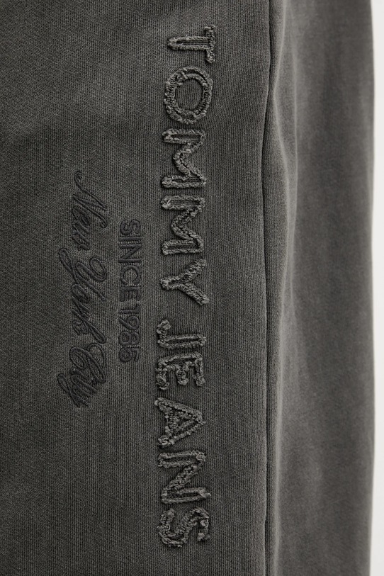 Tommy Jeans spodnie dresowe bawełniane DM0DM22360 szary