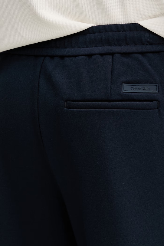 Calvin Klein hlače za muškarce s viskozom mornarsko plava LV04LF607G