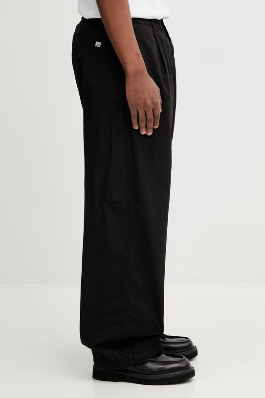 C.P. Company spodnie bawełniane 20CMPA126A110325G czarny SS26