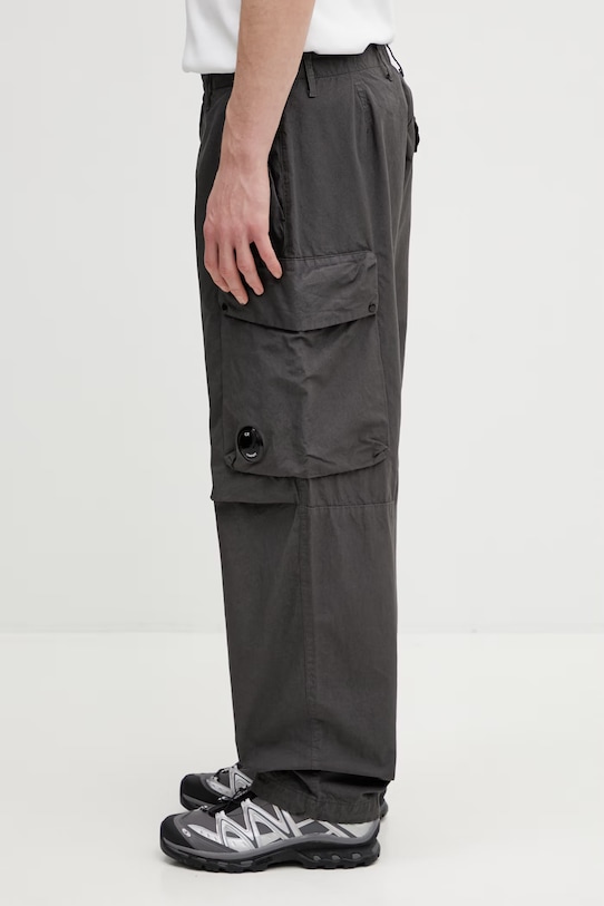 C.P. Company spodnie bawełniane 20CMPA128A110325G szary SS26
