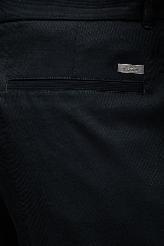 Odzież Armani Exchange Spodnie męskie XM002091.AF22294 granatowy