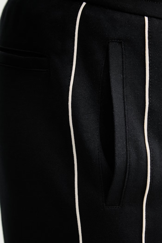 Armani Exchange spodnie dresowe męskie bawełniane XM002374.AF10365 czarny