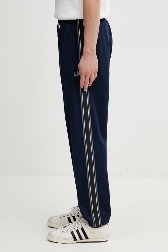 Fred Perry spodnie męskie T2309 granatowy SS26