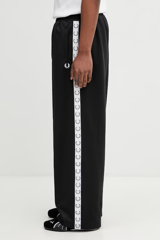 Fred Perry spodnie dresowe T7171 czarny SS26