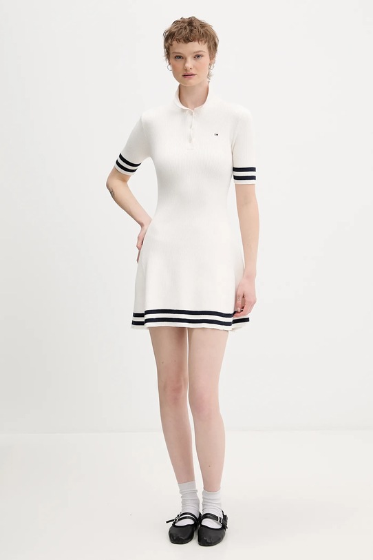 Tommy Jeans sukienka DW0DW22106 beżowy SS26