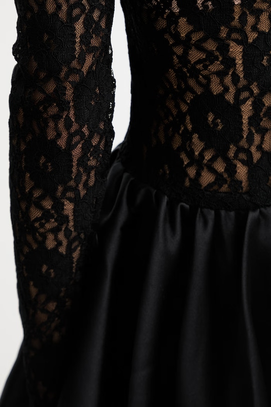 Bardot šaty s rozšíreným strihom 60191DB čierna