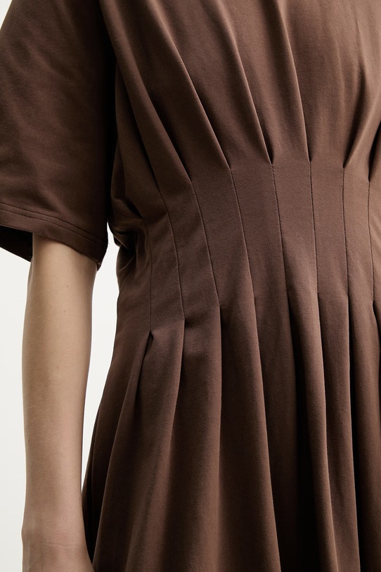 Gestuz sukienka bawełniana z elastanem 10911234 brązowy