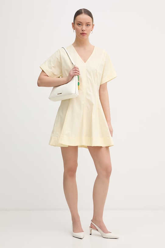 Calvin Klein Jeans разкроена рокля от памук с еластан LV047F003G жълт SS26