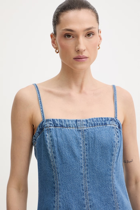 Levi's sukienka letnia jeansowa DENIM GODET niebieski 005NY