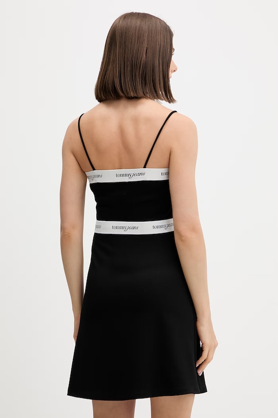 Odzież Tommy Jeans sukienka letnia z wiskozą DW0DW22337 czarny