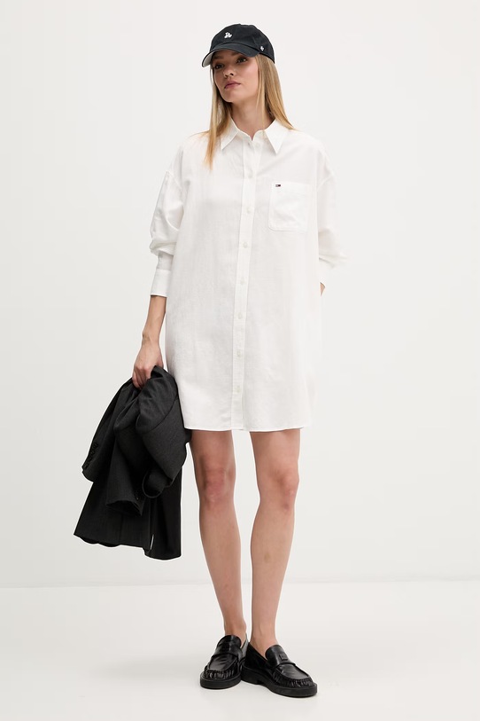 Tommy Jeans sukienka koszulowa z lnem DW0DW22344 biały SS26