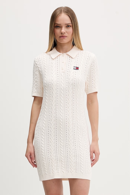 Tommy Jeans рокля тип пуловер от памук бежов DW0DW22591