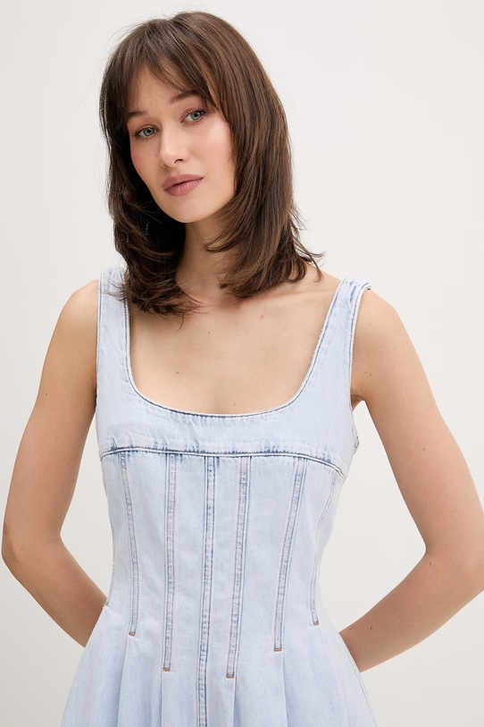 Tommy Jeans rochie evazată din denim albastru DW0DW22990