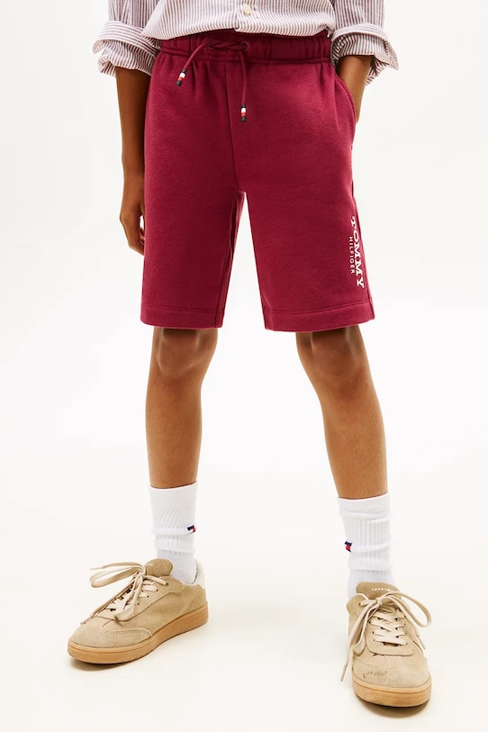 Tommy Hilfiger szorty dziecięce aplikacja bordowy KB0KB10023.104.122.PPY2