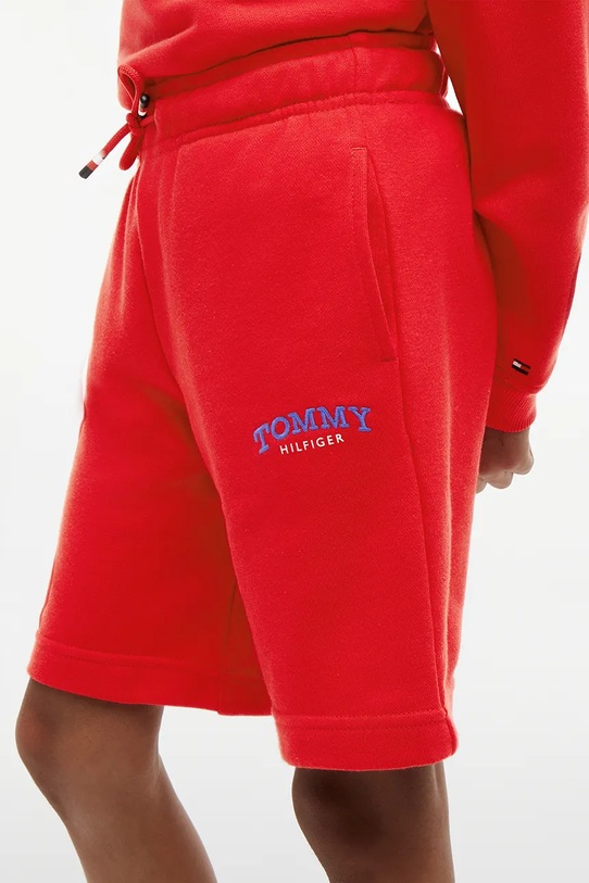 Tommy Hilfiger szorty dresowe dziecięce z bawełną czerwony KB0KB10242.128.176.PPY2