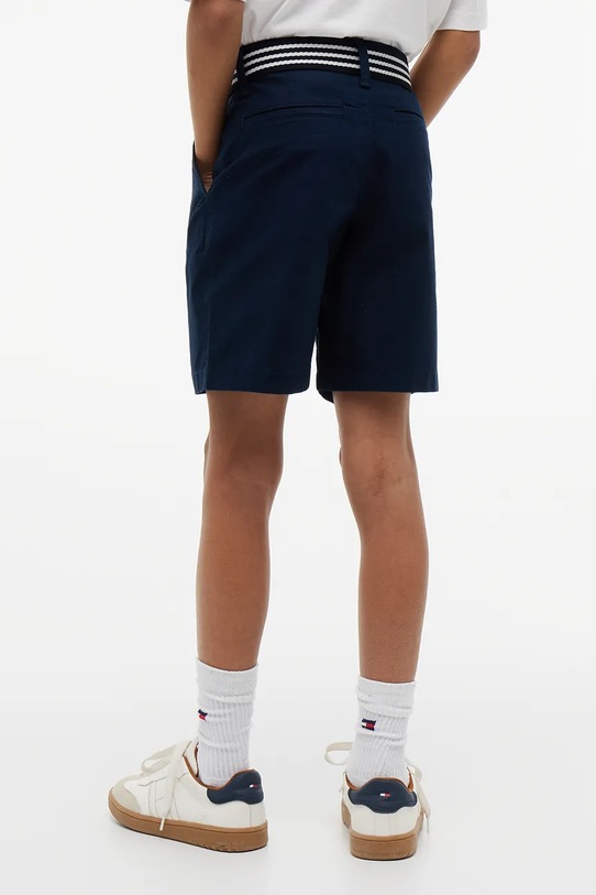 Chłopiec Tommy Hilfiger szorty chino dziecięce bawełniane z elastanem KB0KB10246.128.176.PPY2 granatowy