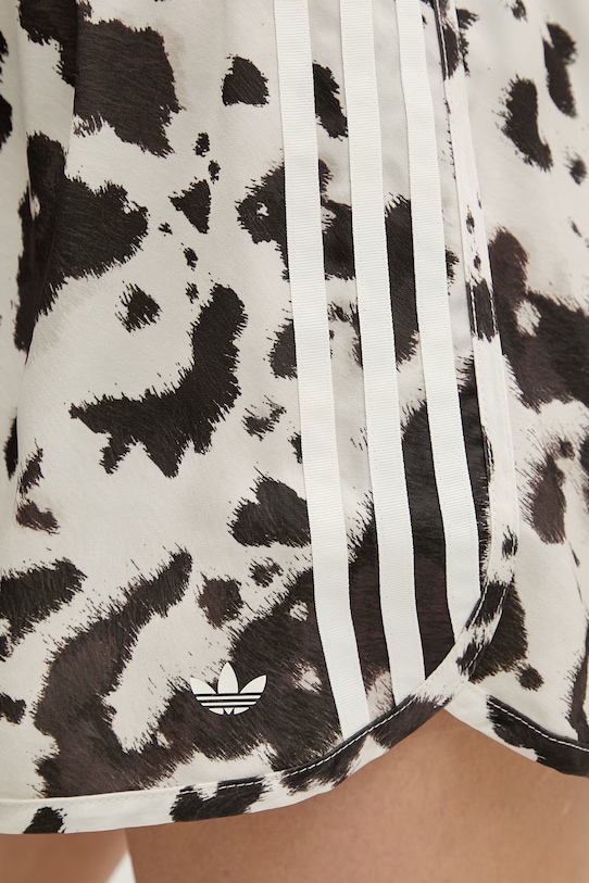 adidas Originals szorty Stn C Shorts brązowy KA2674