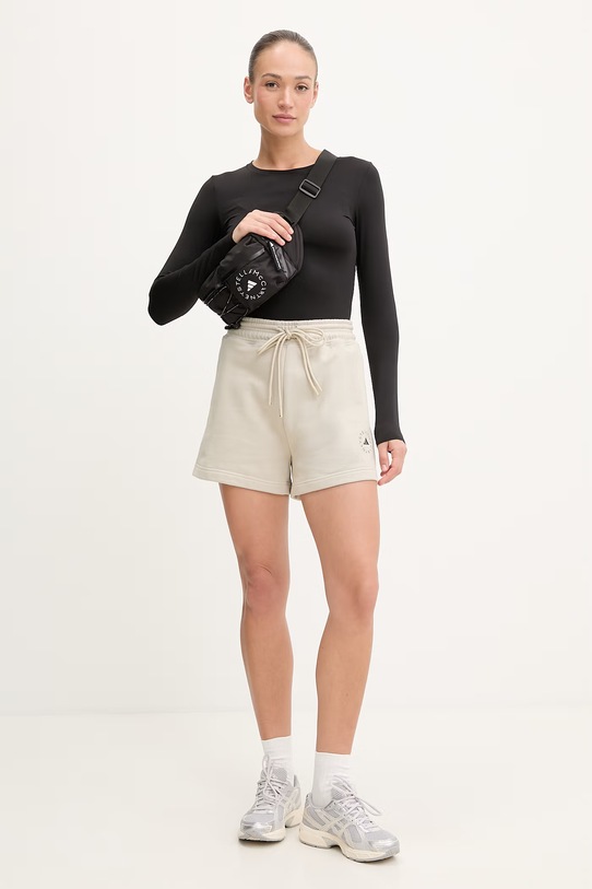 adidas by Stella McCartney szorty dresowe damskie bawełniane KC1821 beżowy SS26