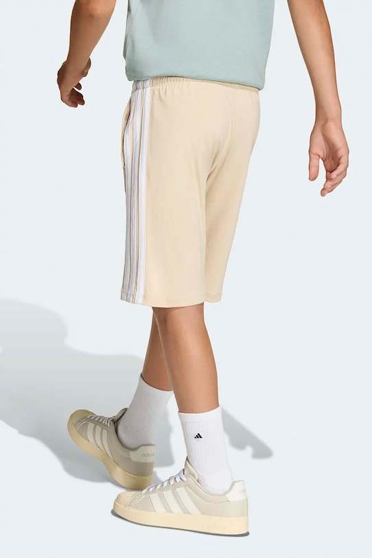 Момче Детски памучен къс панталон adidas KD8578 бежов