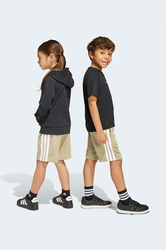 Момче Adidas спортен къс панталон за деца от памук KB9644 зелен