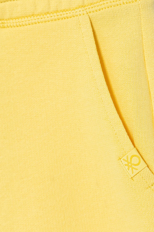 Chłopiec United Colors of Benetton szorty dziecięce bawełniane 3J68C901G.G.Stagionale żółty