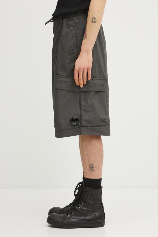 C.P. Company pantaloncini in cotone 20CMBE127A110325G grigio SS26
