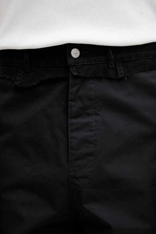 MM6 Maison Margiela pantaloni scuți cargo pentru bărbați, din bumbac negru SH0MU0021.MTN137.961