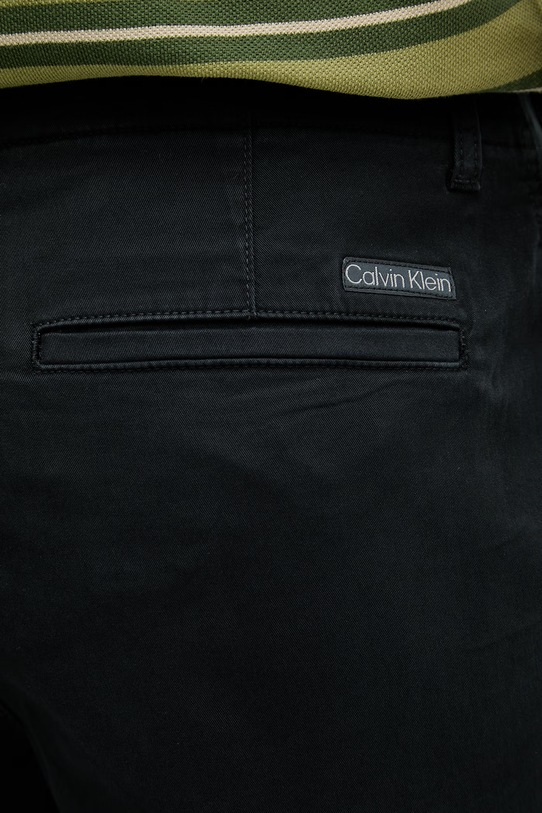 Calvin Klein Jeans chino kratke hlače muške od pamuka s elastanom crna LV04RF617G
