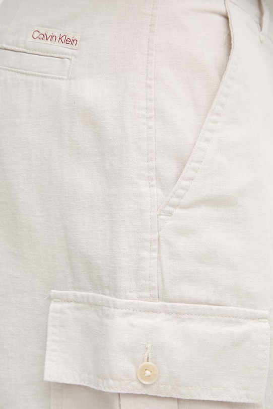 Calvin Klein Jeans cargo kratke hlače moške z lanom bež LV04RF610G