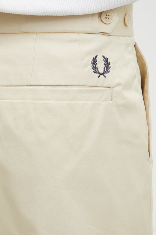 Fred Perry szorty bawełniane męskie beżowy S2301