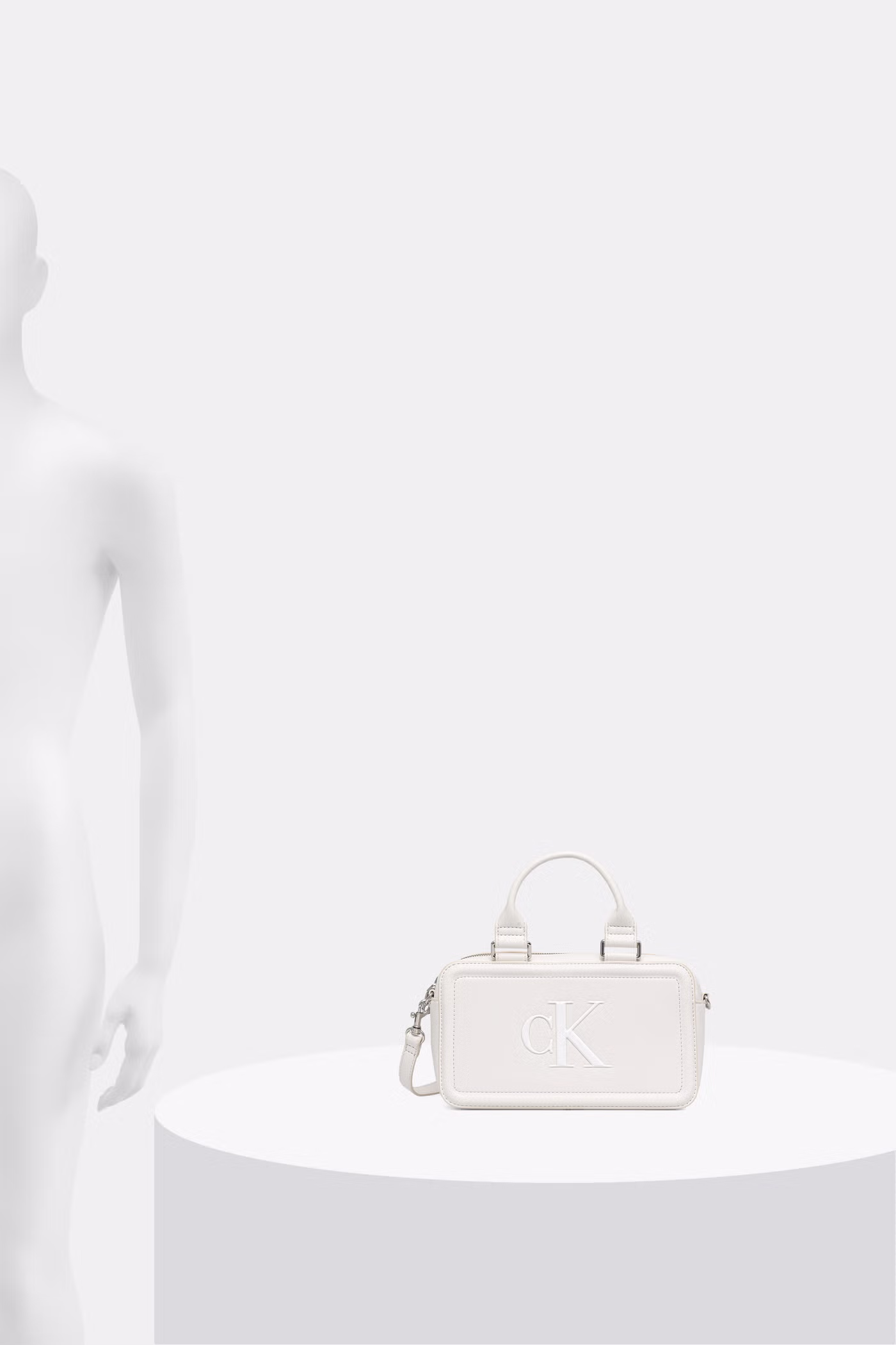 Calvin Klein kabelka dámska z imitácie kože LV04F3411G