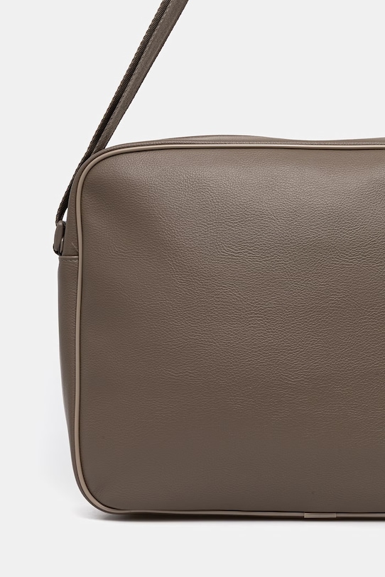 Αξεσουάρ Τσάντα adidas Originals Airliner KD7847 καφέ