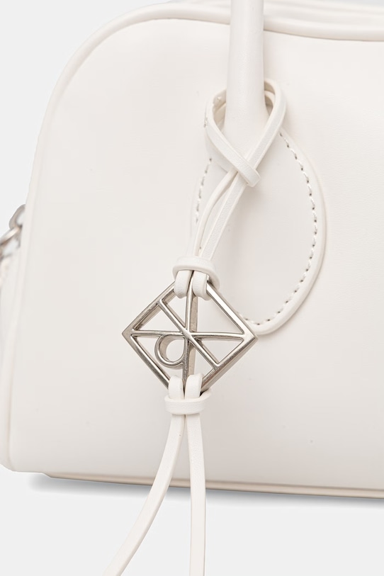 Calvin Klein torebka kuferek damska z imitacji skóry LV04F3369G biały