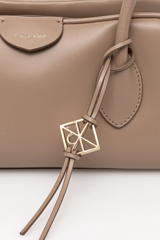 Calvin Klein torebka kuferek damska z imitacji skóry LV04F3369G beżowy