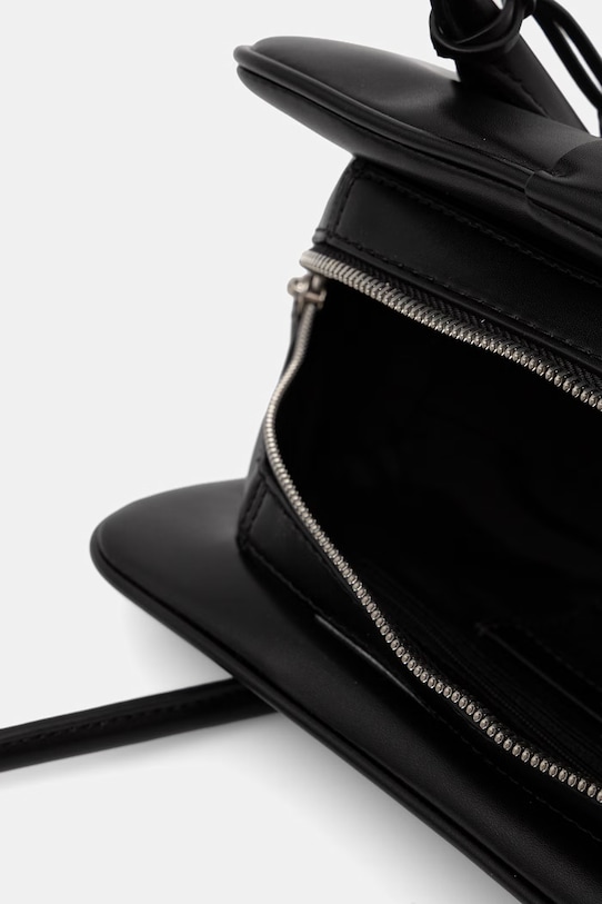 Calvin Klein torebka kuferek damska z imitacji skóry czarny LV04F3369G