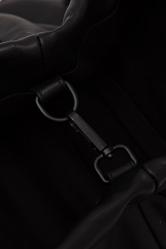 MUNTHE dámska kožená crossbody kabelka LIX 261190526158 čierna