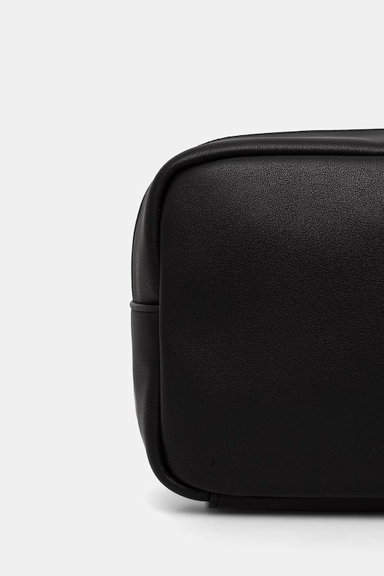 Dodaci Calvin Klein kozmetička torbica za muškarce od imitacije kože LV04D1238G crna