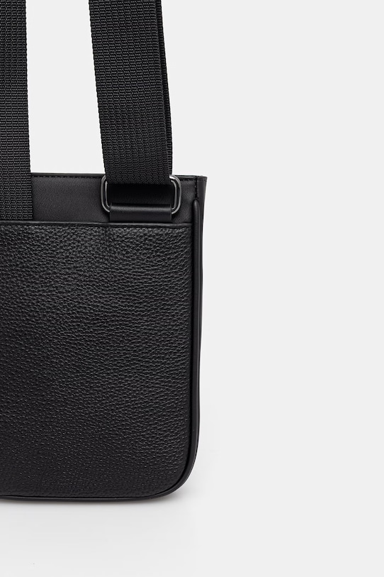 Doplnky Tommy Hilfiger pánska taška na rameno z imitácie kože AM0AM14169 čierna