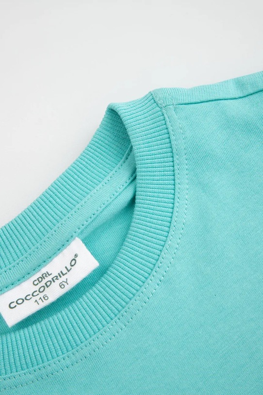 Момче Детска памучна тениска Coccodrillo WC6143203RBK тюркоазен