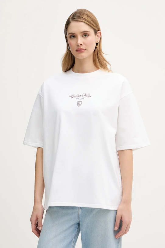 Βαμβακερό μπλουζάκι Calvin Klein Jeans απλικέ λευκό LV047E232G