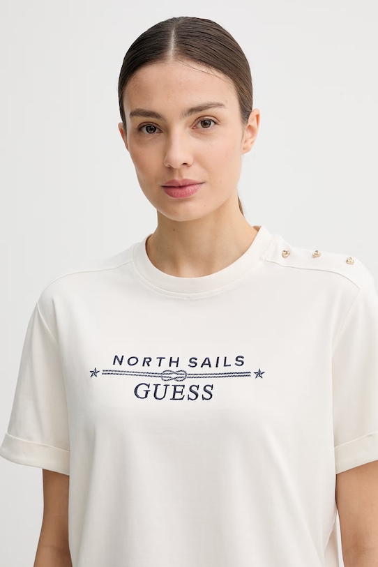 Guess T-shirt damski X NORTH SAILS beżowy W6GI03.K2657