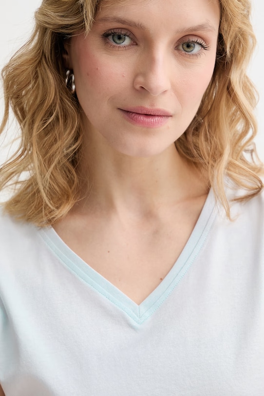 BOSS t-shirt dziecięcy bawełniany Evka niebieski 50557376