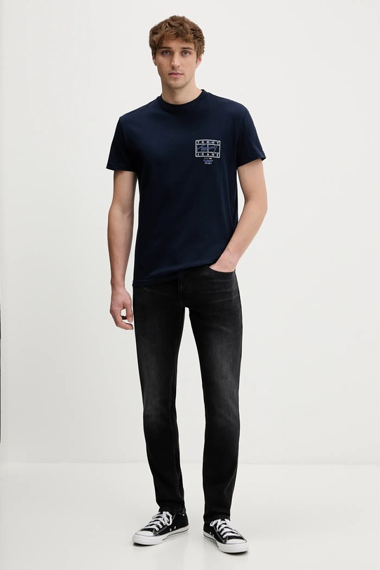 Βαμβακερό μπλουζάκι Tommy Jeans DM0DM22319 σκούρο μπλε SS26
