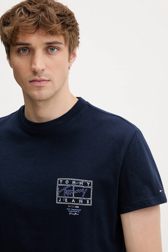 Βαμβακερό μπλουζάκι Tommy Jeans σκούρο μπλε DM0DM22319