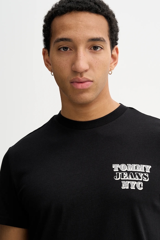 Βαμβακερό μπλουζάκι Tommy Jeans μαύρο DM0DM22321