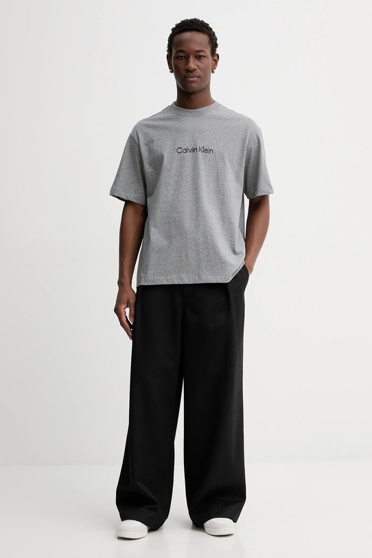 Βαμβακερό μπλουζάκι Calvin Klein LV040HM228 γκρί SS26