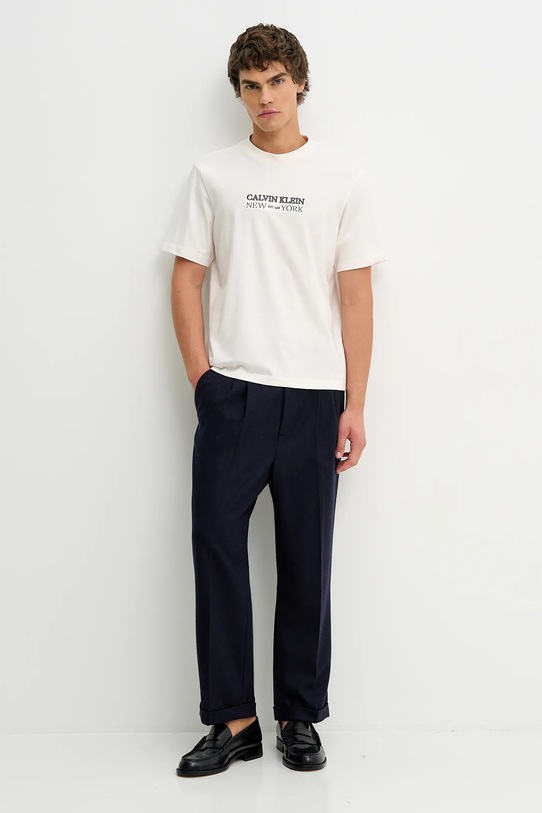 Calvin Klein t-shirt bawełniany LV04RE833G beżowy SS26