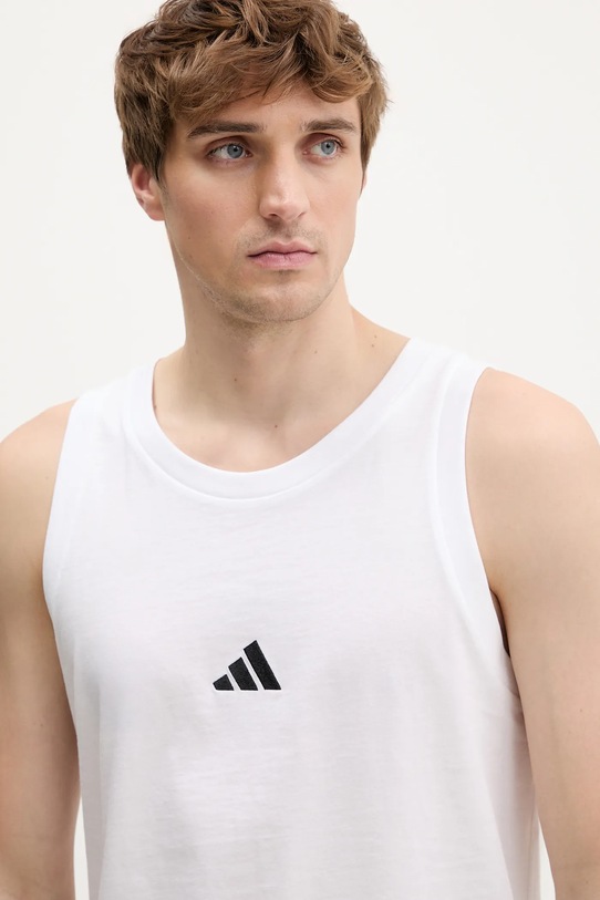 Βαμβακερό μπλουζάκι adidas λευκό JE8984